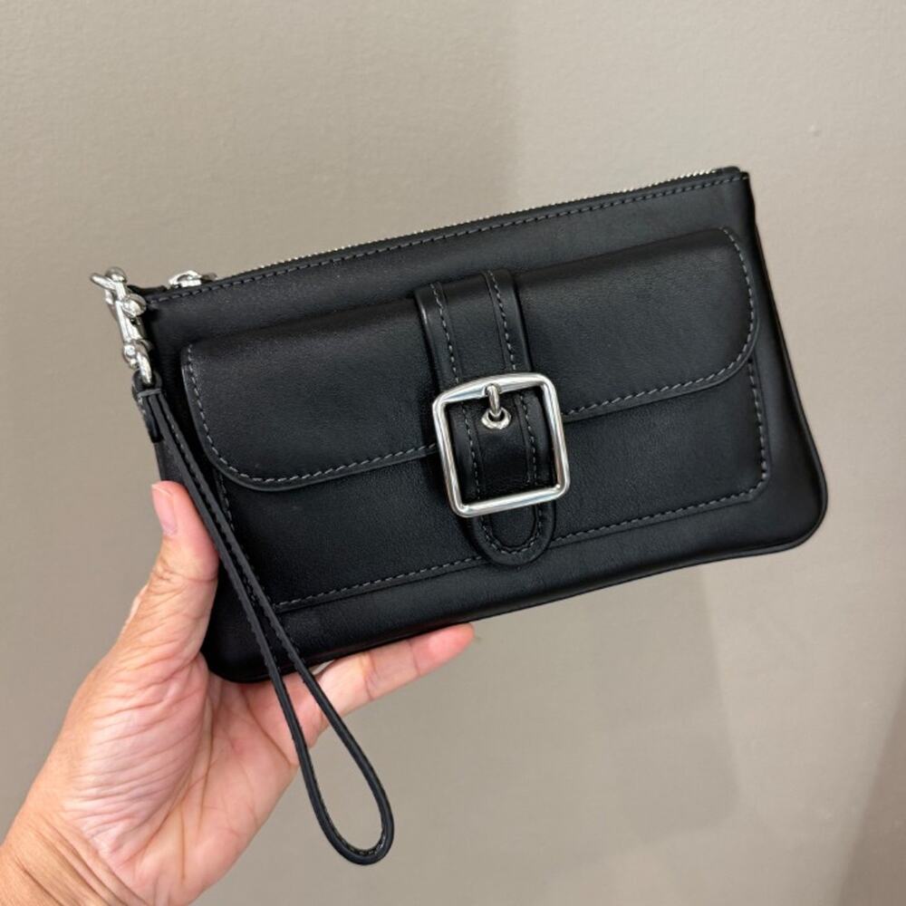 New‼️Coach Ashton Wristlet CFP08 Silver/Black